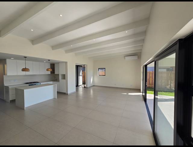 2 BEDROOM HOUSE FOR SALE IN SHAKAS ROCK